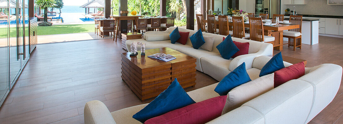 Baan Puri - Living area overlook the beach